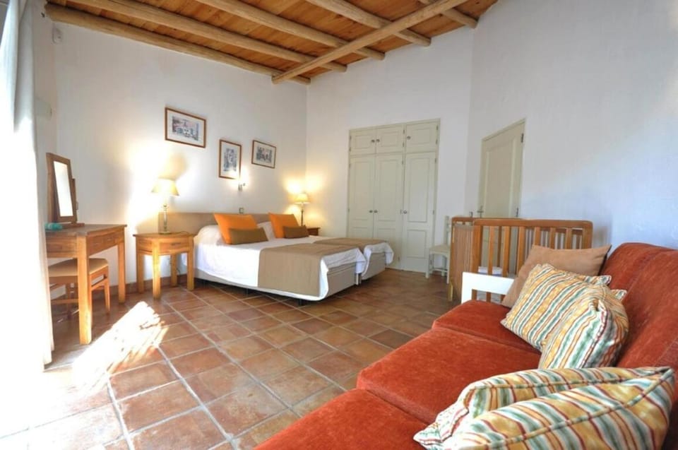 Fantastic outdoor area, private pool, Tennis Court Golf Practice Facility Villa in Faro District