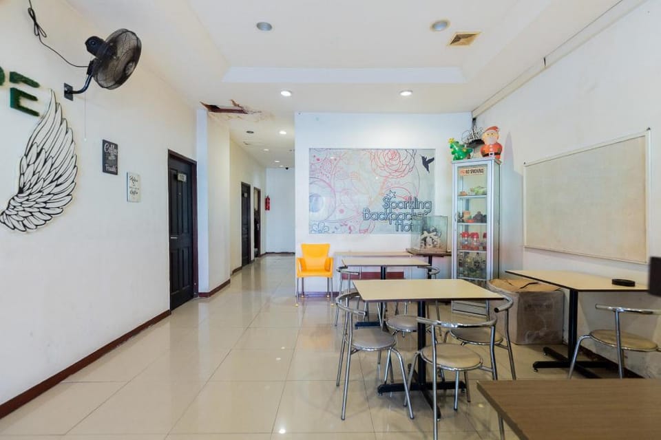 RedDoorz @ Sparkling Hotel near Stasiun Gubeng Surabaya Hotel in Surabaya