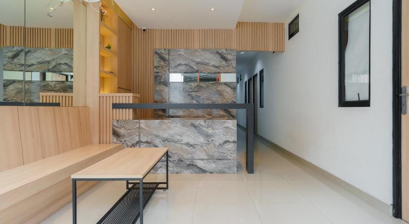 RedDoorz near Seasons City Mall 3 Hotel in Jakarta
