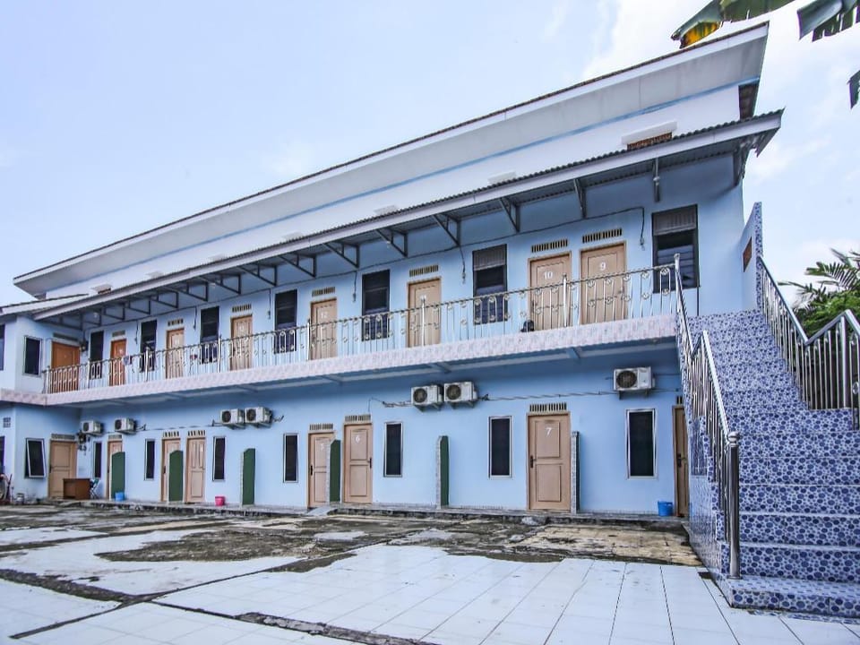 OYO Life 90433 Serasi Kost Hotel in Indonesia