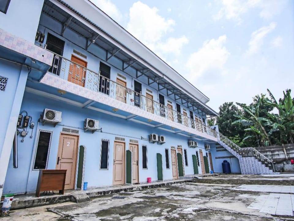 OYO Life 90433 Serasi Kost Hotel in Indonesia