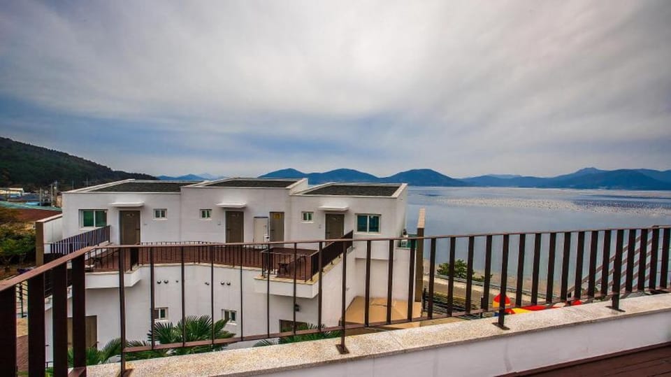 Geoje rockspa pension Bed and Breakfast in South Korea
