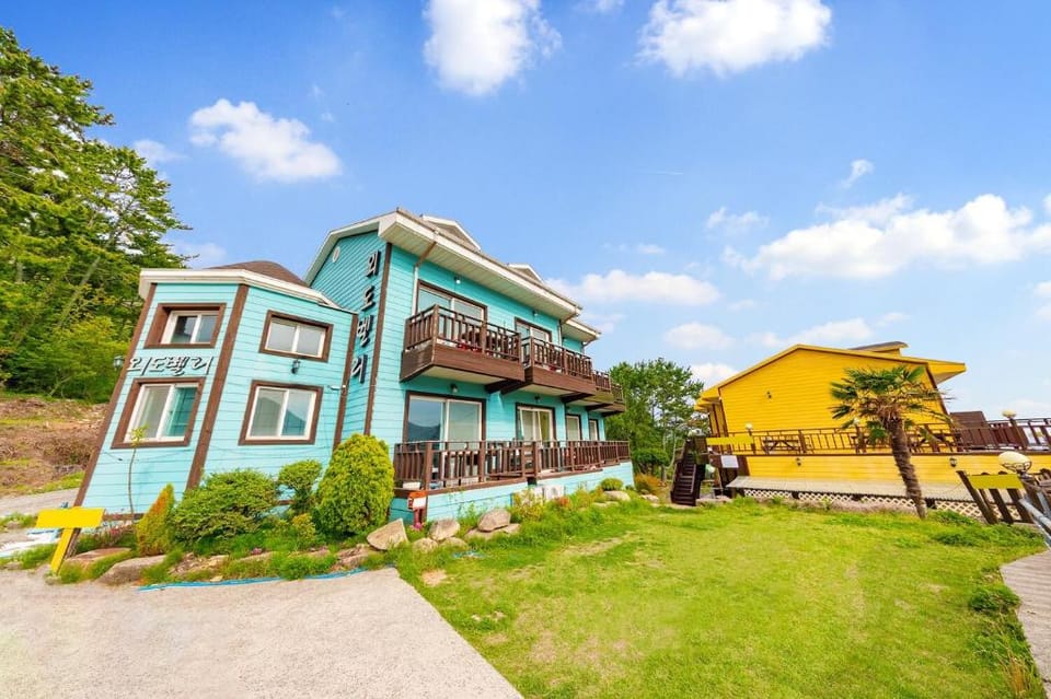 Geojae Waedo Valley Pension Bed and Breakfast in South Korea