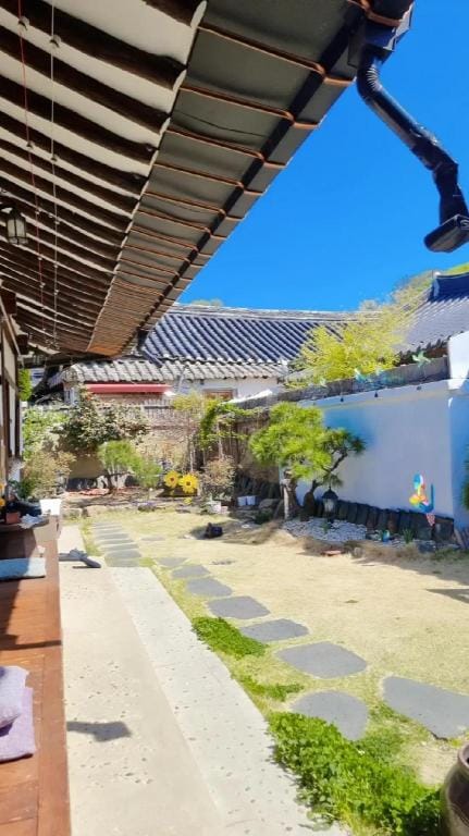 Jeonju Hanok Maeul Sukbak Byeolbit Goong Bed and Breakfast in South Korea