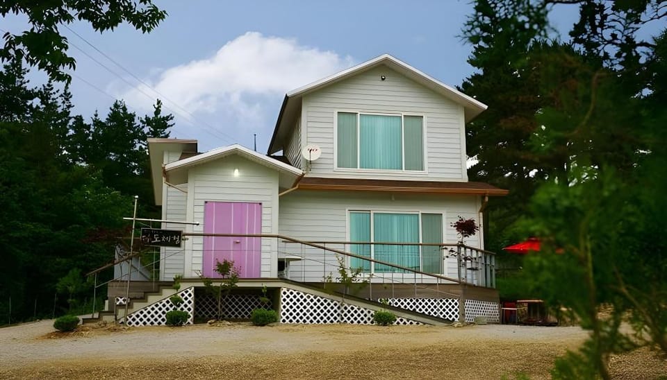 Buan Mookbang Sandle Gookhwa Pension Bed and Breakfast in South Korea