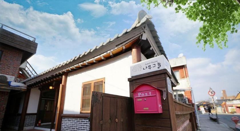 Jeonju Namugeuneul and Geunsoonae Chogajip Bed and Breakfast in South Korea