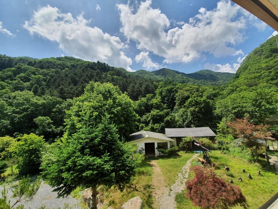 Gapyeong Four Season Valley Gaegok Aegyeon Pension Bed and Breakfast in Gyeonggi-do