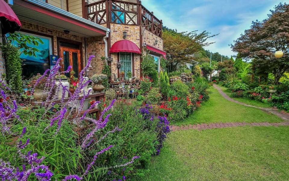 Gasari Kkotnimiinae Pension Bed and Breakfast in South Korea