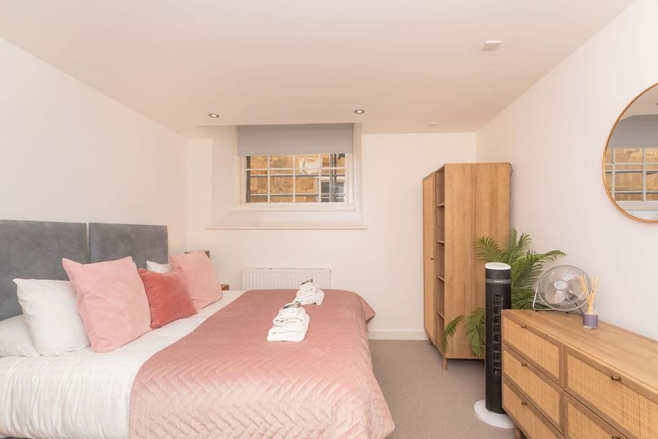 Panda Sanctuaries, Kensington Chapel Apartment  Apartment in Bath