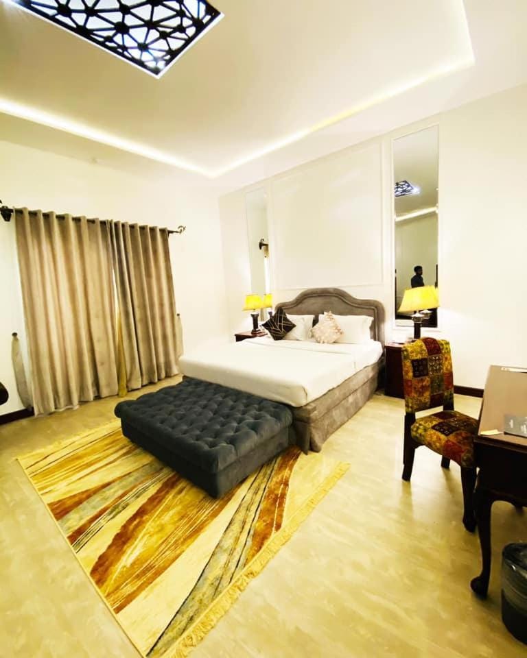 Royalton Hotel Faisalabad  Apartment in Punjab
