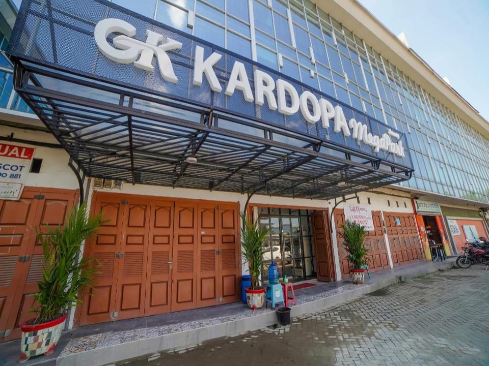 OYO 90447 Kardopa Hotel Megapark Hotel in Indonesia