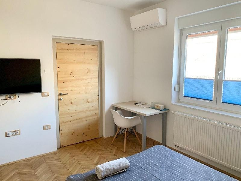 Apartments Kamr'ca - room 4 with private bathroom Apartment in Ljubljana