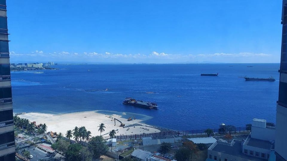 Magnificent View of Manila Bay, Roxas Blvd, US Emb Apartment in Manila City