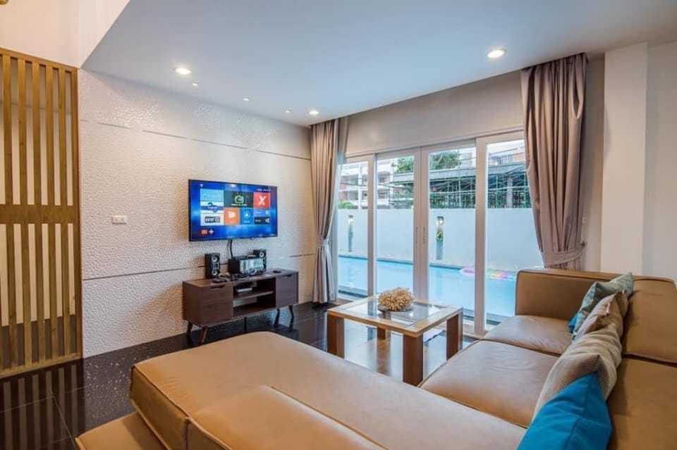 Beach Access Sea View Pool Villa 5BR-VVH18 (25pax) Villa in Hua Hin District