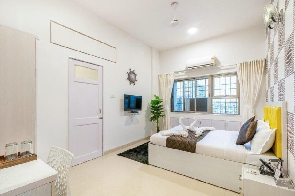 Bandra 4 BHK - Posh locality Near BKC & Embassies Apartment in Mumbai