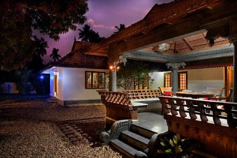 Backwater Heritage - 3 BHK Villa by Vista Rooms Villa in Kerala