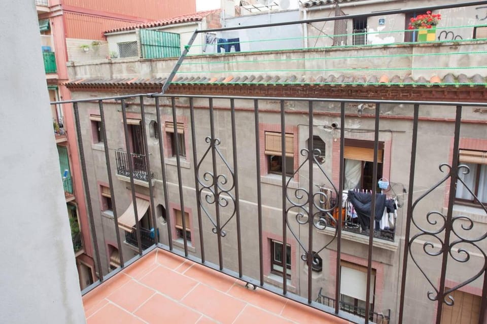 Flat With Balcony Next To The Beach sevilla Apartment in Barcelona