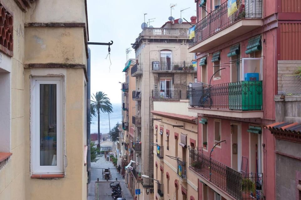 Flat With Balcony Next To The Beach sevilla Apartment in Barcelona