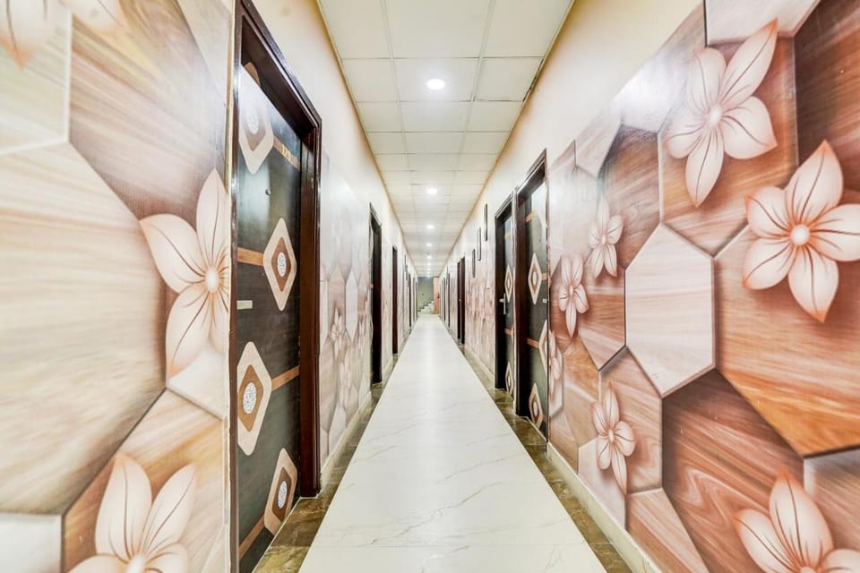 Super Collection O Burlton Park Jalandhar Formerly Hotel R1 Inn Hotel in Punjab, India