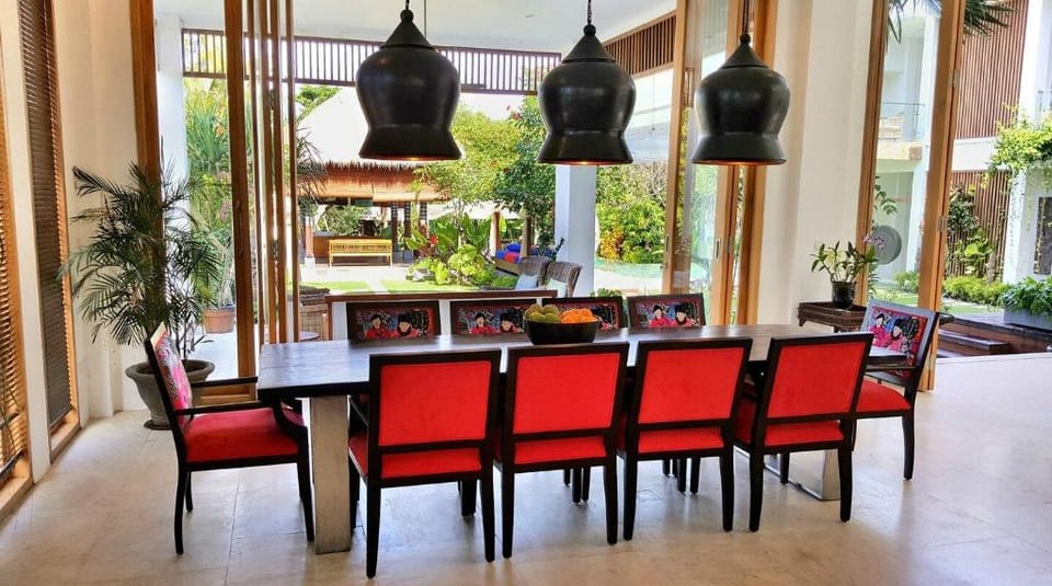 Luxury 5 bedroom full house  Villa Bambuu Villa in North Kuta