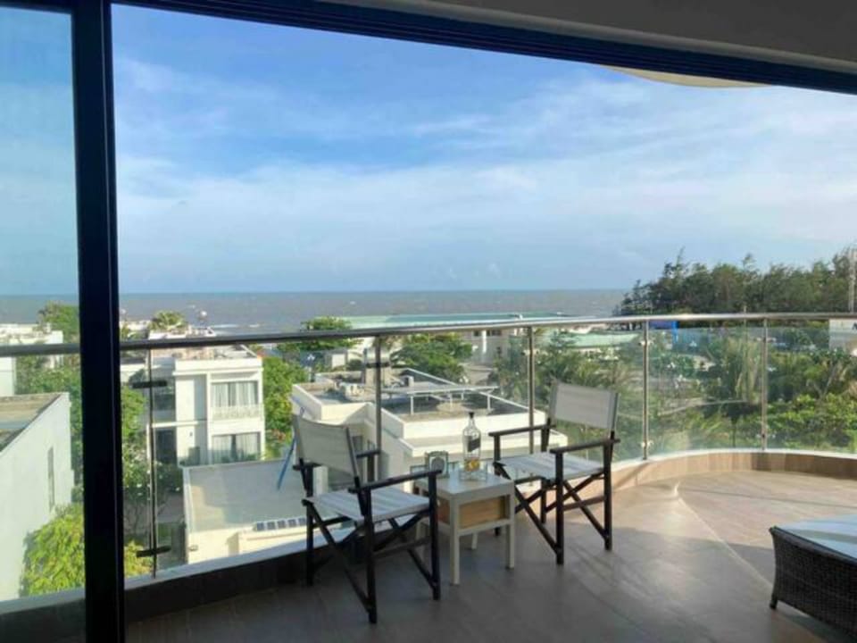 Deluxe 3BR seaview | Blue Sapphire resort Apartment in Vung Tau