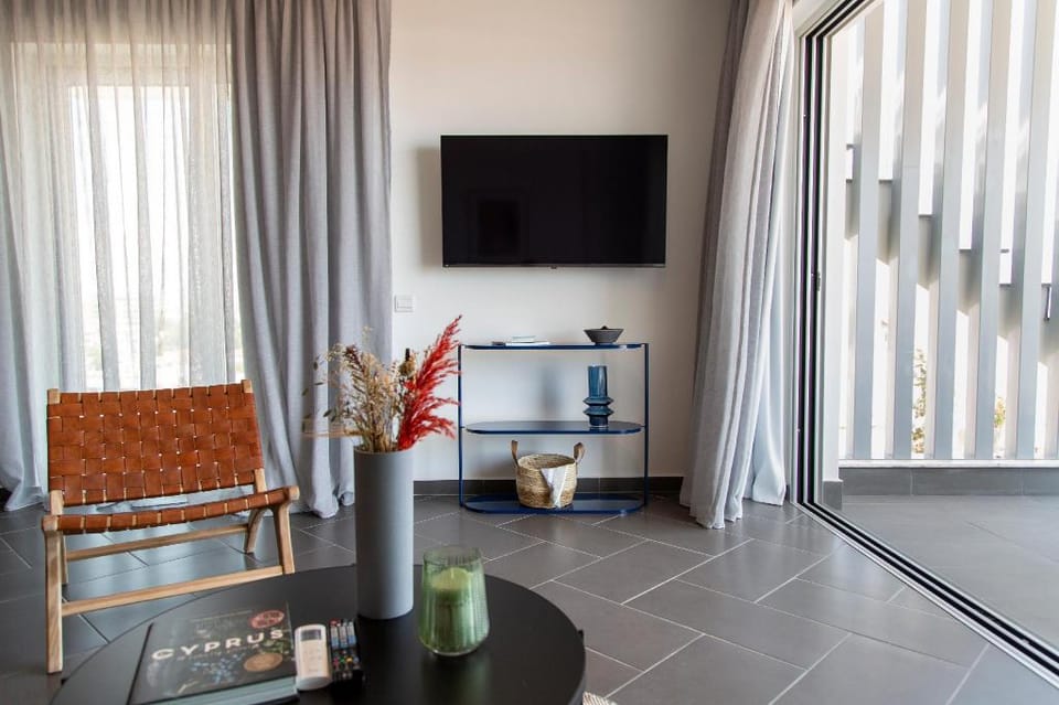 LIV Urban Suites: 2 BEDROOM APARTMENT WITH BALCONY Apartment in Larnaca