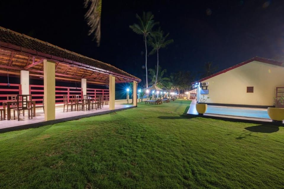 Ivy Beach Resort (Private beach villa 23 pax) Villa in Southern Province