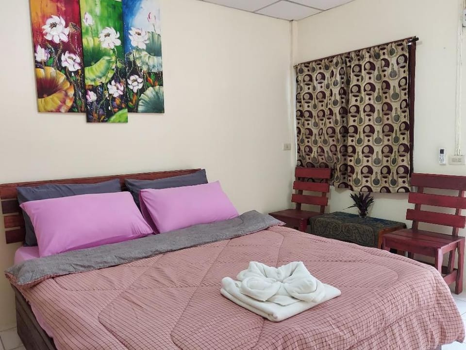 Z-Through Cafe & Resort  Vacation rental in Chon Buri Changwat