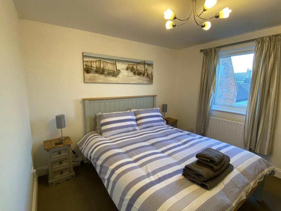 Penthouse Waterfront Apartment - St Neots Apartment in Huntingdonshire District