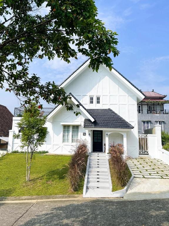 Villa Nyaman & Asri  di Sentul City, Bogor Villa in West Java
