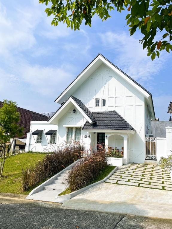 Villa Nyaman & Asri  di Sentul City, Bogor Villa in West Java