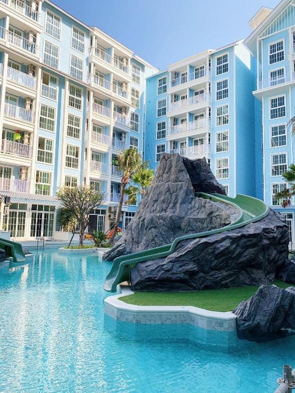 Grand Florida Beach Front Pattaya Apartment in Pattaya City