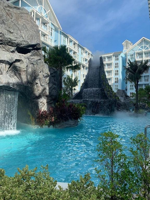 Grand Florida Beach Front Pattaya Apartment in Pattaya City