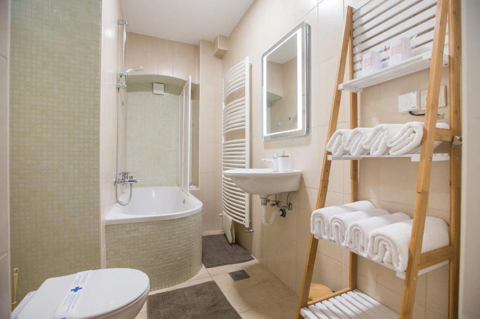 City center, Cozy, Free parking, 24h check-in Apartment in City of Zagreb