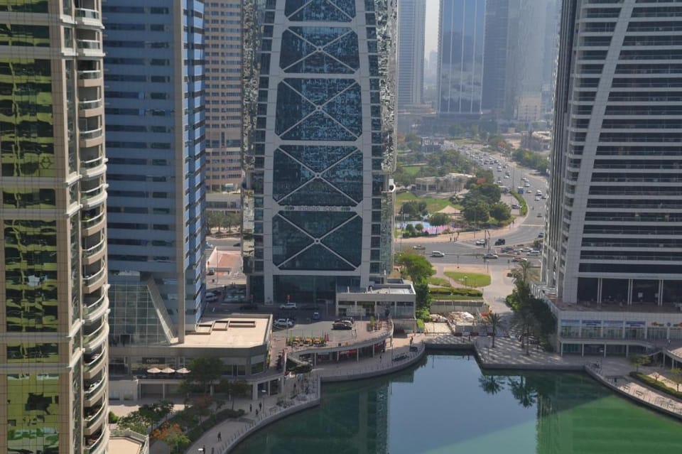 Delightful Lake View 1 Bedroom in JLT Apartment in Dubai