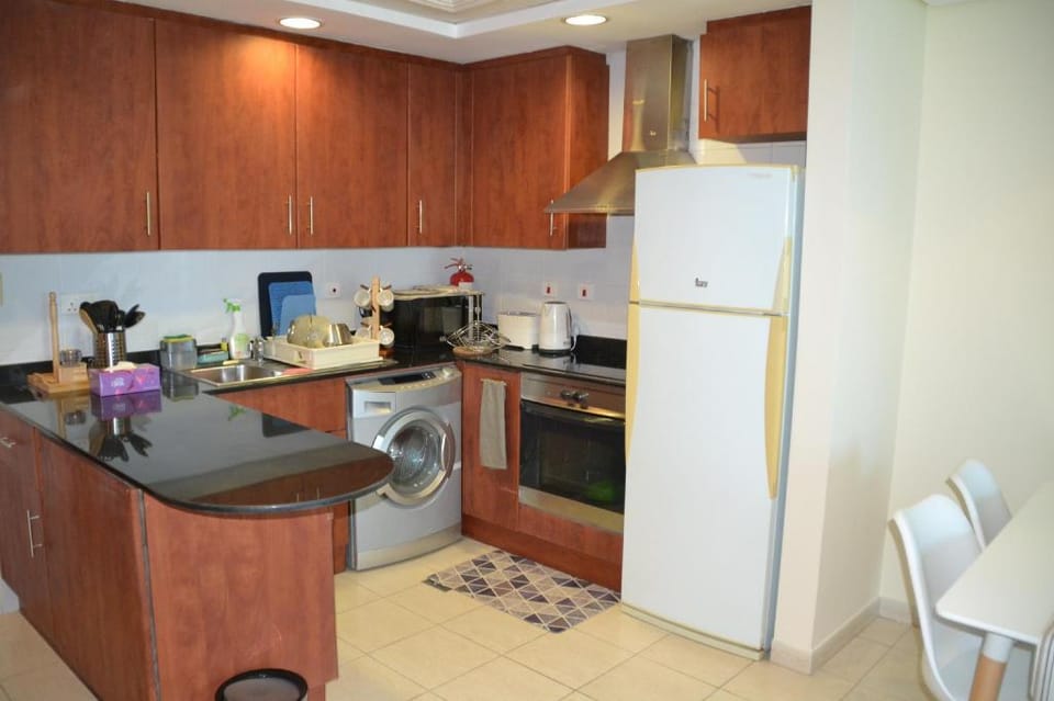 Delightful Lake View 1 Bedroom in JLT Apartment in Dubai
