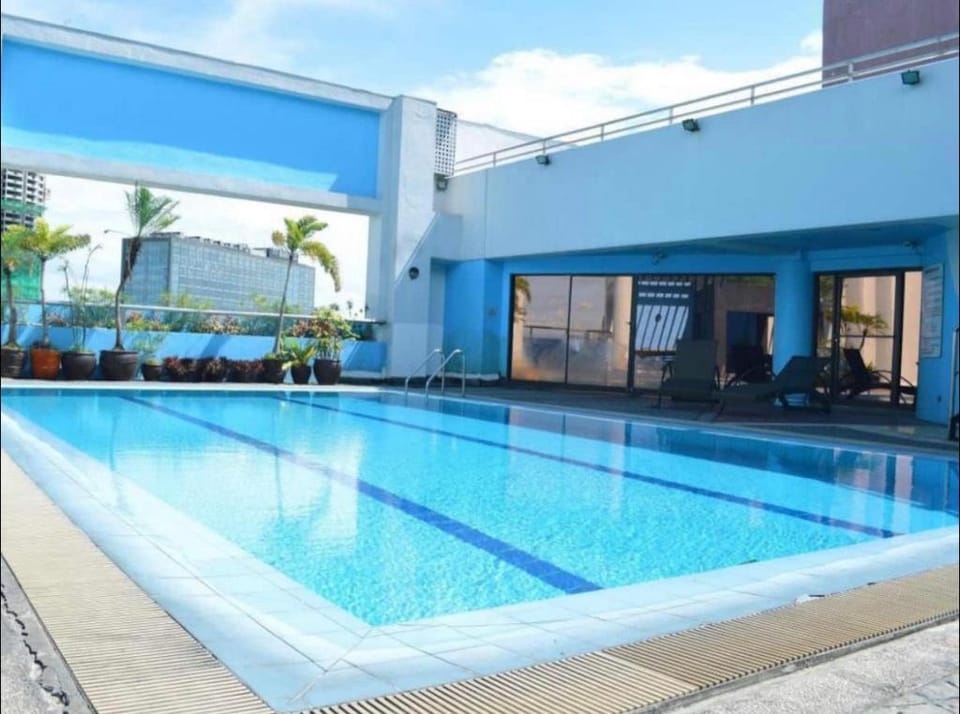 Chic and Cozy suite next to Greenbelt Apartment in Pasay