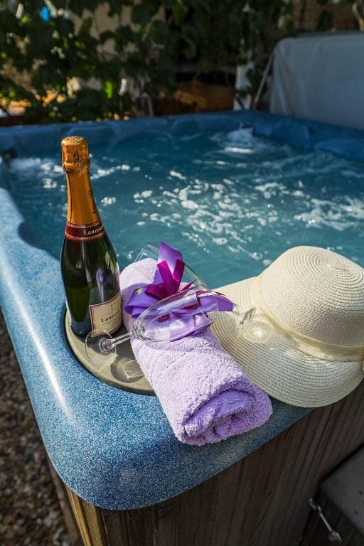 Luton 2, heat Pool Hot tub Sea View Apartment in Zadar County