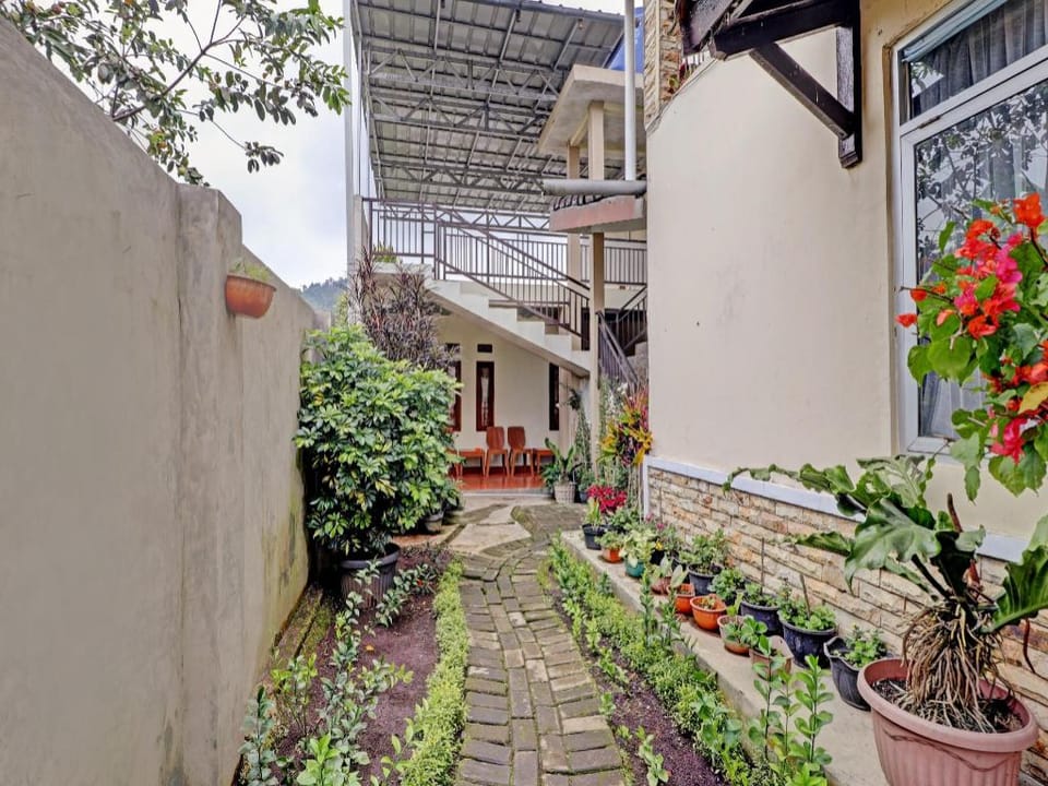 OYO 90454 Adinda Homestay Cibodas Lembang Hotel in Lembang