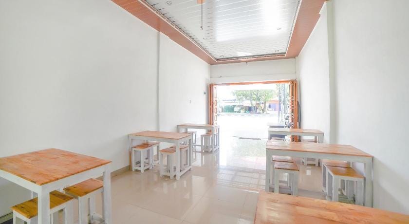 SUPER OYO 90457 Anara Residence & Guest House Hotel in Indonesia