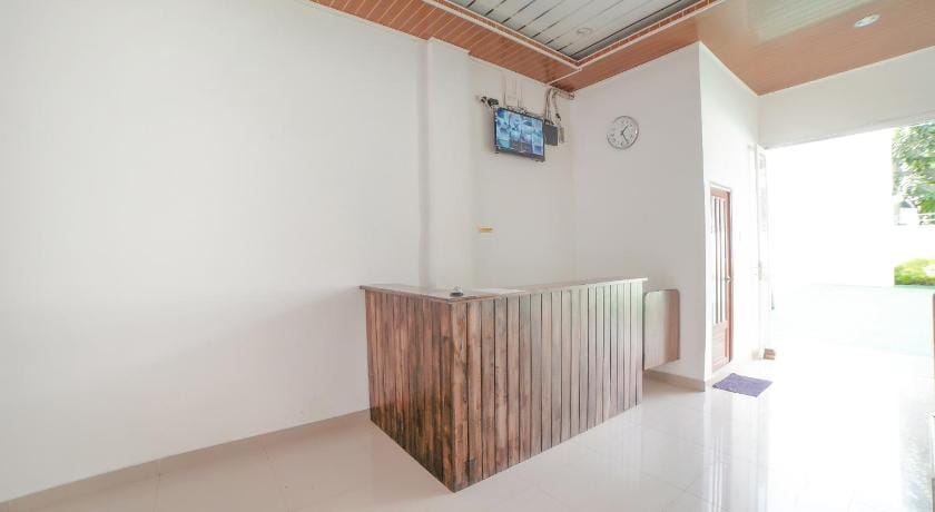 SUPER OYO 90457 Anara Residence & Guest House Hotel in Indonesia