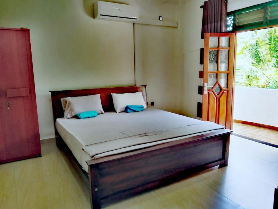 Calm Villa - Calm Beach Apartment in Hikkaduwa