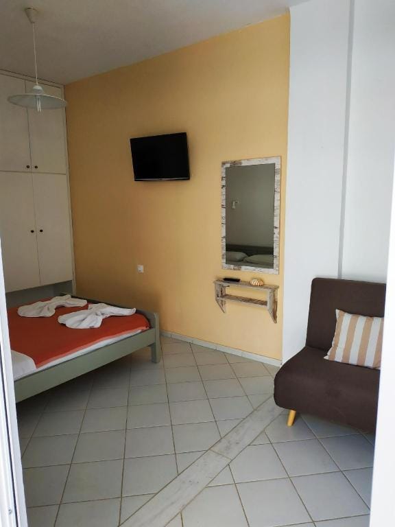 A small studio with a very big veranta Apartment in Crete