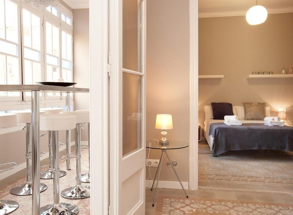 SOFIA 2 · Sofia's Gallery · Charming apartment in a real Barcelona surrounding Apartment in Barcelona