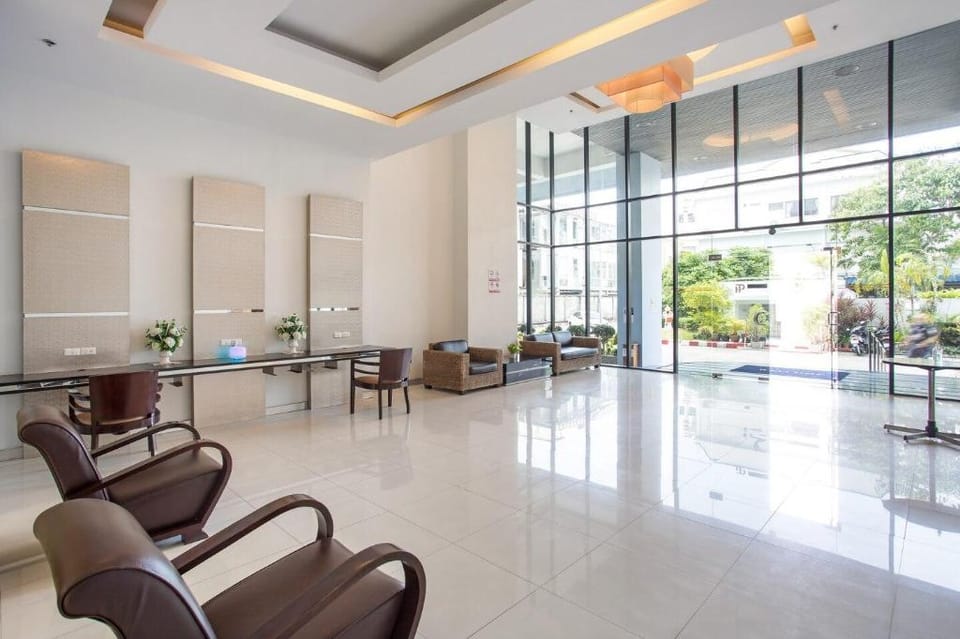 Beachfront Condo 2 bedrooms - near Bangla & Malls Apartment in Patong