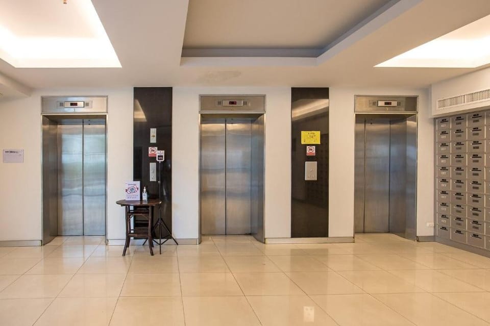 Beachfront Condo 2 bedrooms - near Bangla & Malls Apartment in Patong