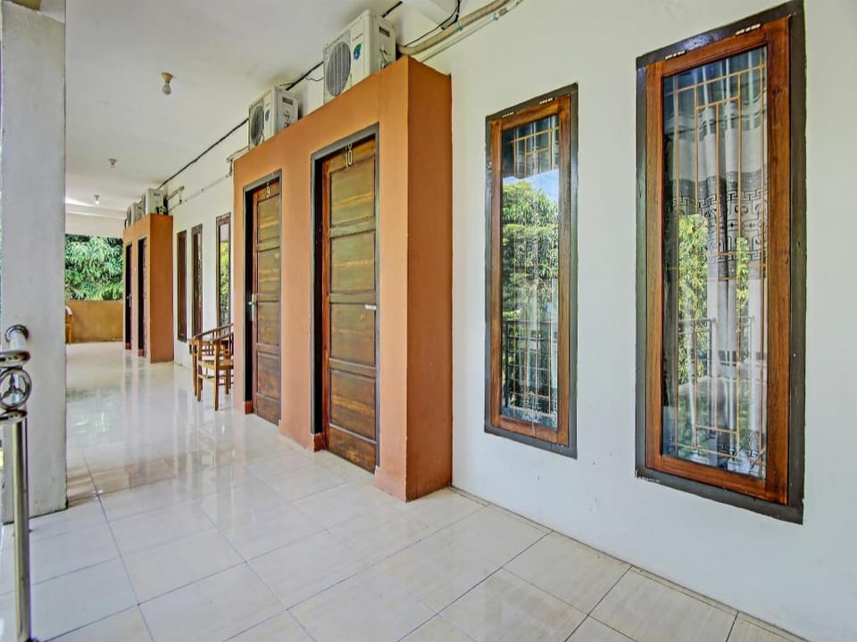 OYO 90476 Iksan Homestay Syariah Hotel in Indonesia