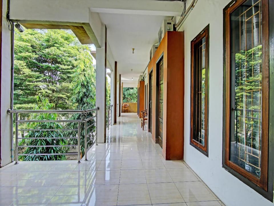 OYO 90476 Iksan Homestay Syariah Hotel in Indonesia