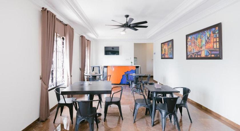 OYO 90480 Sultan Guest House Hotel in East Java