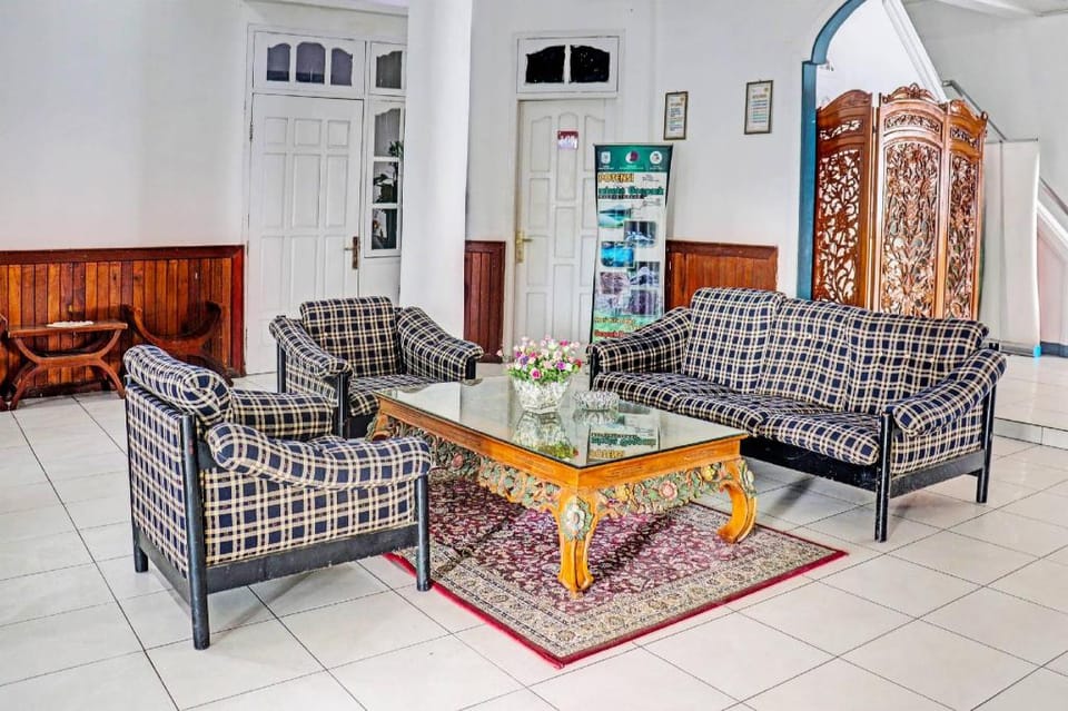OYO 90483 Homestay Permata Syariah Hotel in Indonesia